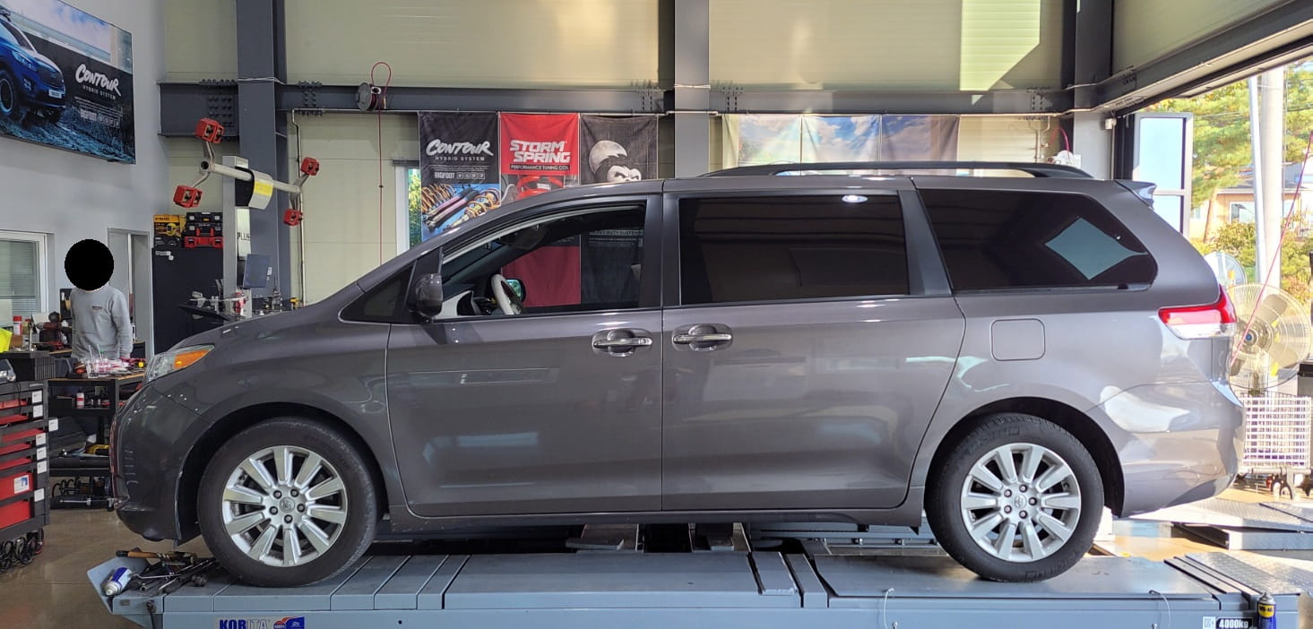 TOYOTA SIENNA REAR BIGFOOT 1INCH LIFT_after