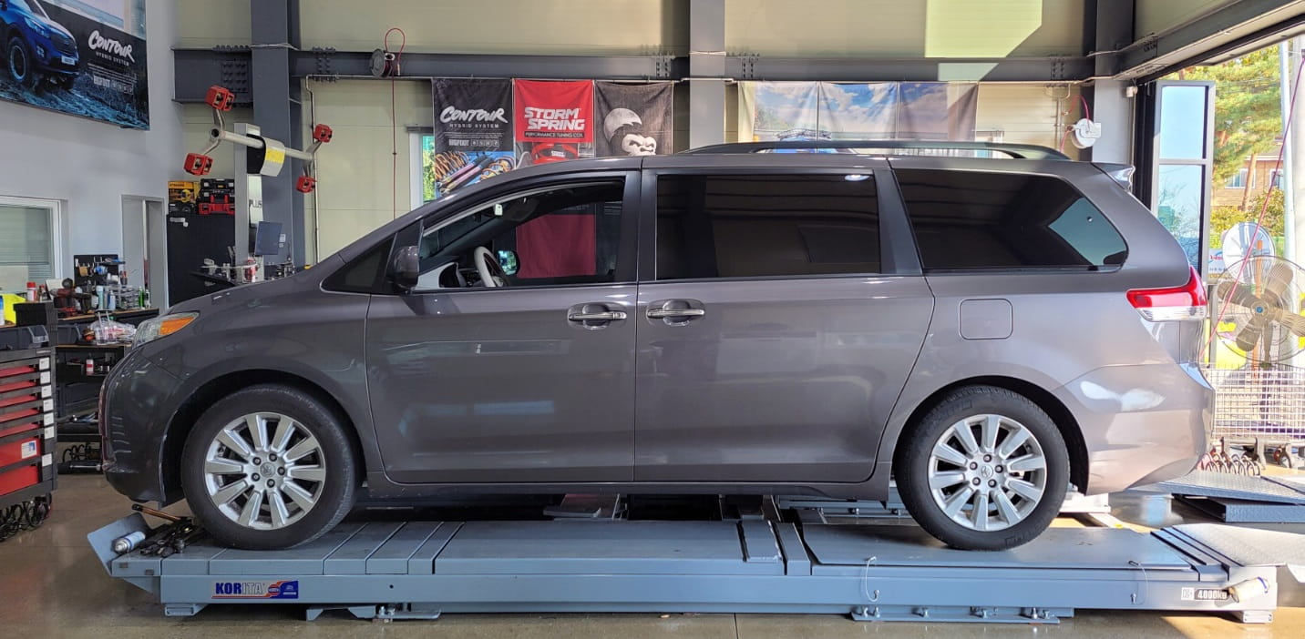 TOYOTA SIENNA REAR BIGFOOT 1INCH LIFT_before
